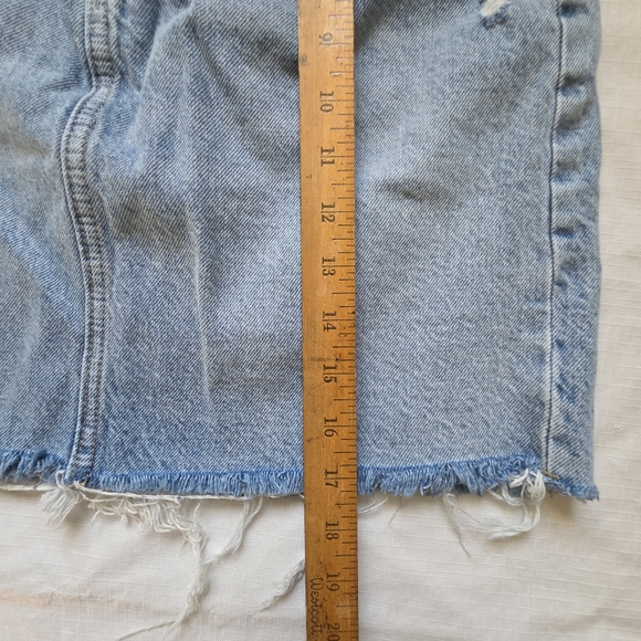 OLD NAVY Mini Denim Jean Skirt Sz 6 Distressed Raw Hem 90s‎ Vintage Style Grunge - Picture 4 of 5